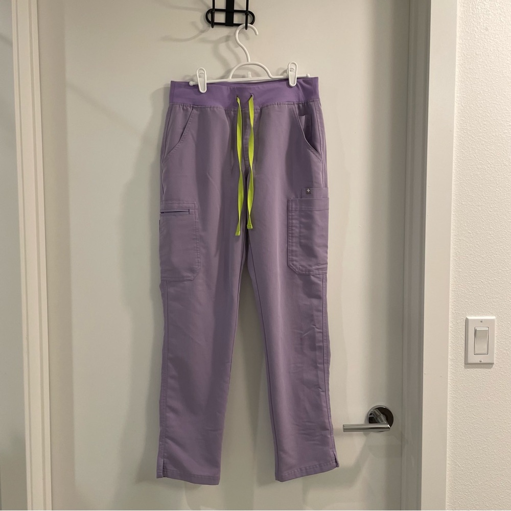 FIGS Yola Skinny 2.0 Scrub Pants in Lavender Dew | Size S